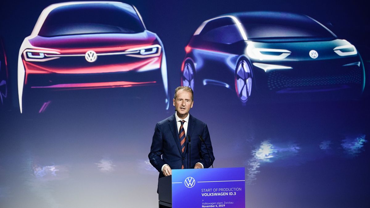 Šéf VW promluvil o budoucnosti elektromobilů. Chce převálcovat Teslu